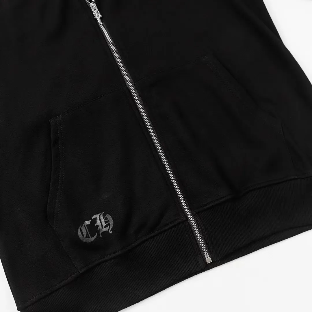 P240 Cross-border running quantity model, please do not place an order if you are pursuing quality - Chrome Hearts/Chrome Hearts 23ss scroll horseshoe print zipper sweatshirt cardigan jacket - High weight, high density and high quality. The wool is soft, delicate and skin-friendly. It feels soft and silky. It has excellent warmth and skin-friendly properties. - Custom-woven and dyed, no color difference. No matter the fabric or workmanship details, it beats the ordinary version on the market. - Hardware and zipper accessories are all customized, full of details - Color: black white -Size: S M L XL